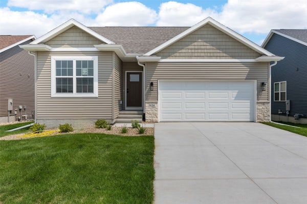 9124 Grand Oaks Drive NE