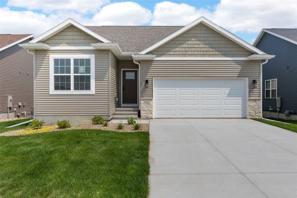 9124 Grand Oaks Drive NE