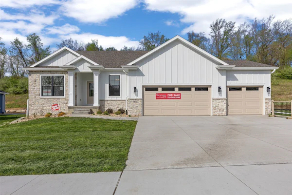 5422 Seminole Valley Trail NE