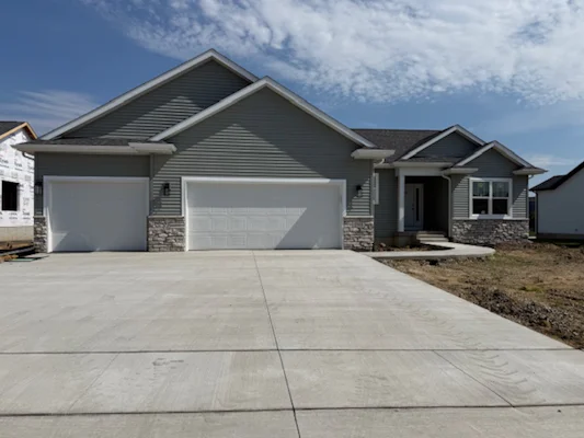 2801 Autumn Woods Dr.