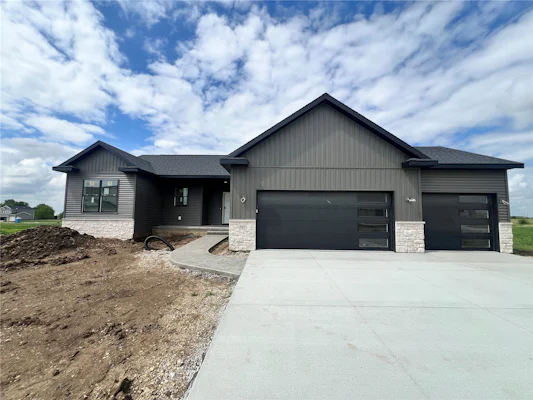 547 Davis Drive NE