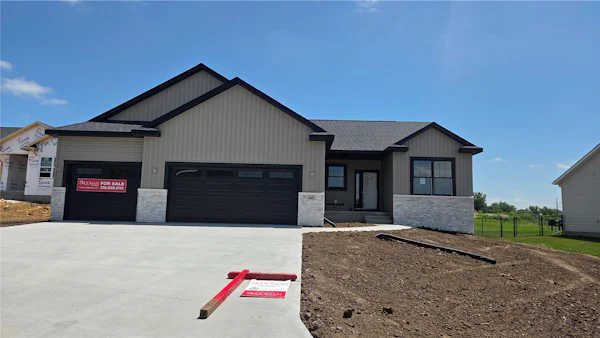 841 Longbow Court