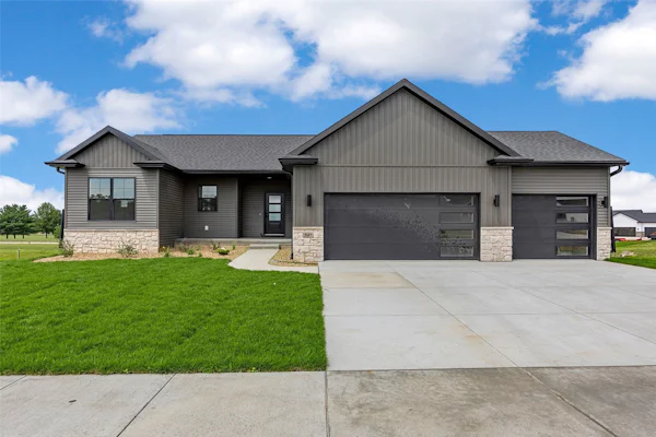 547 Davis Drive NE